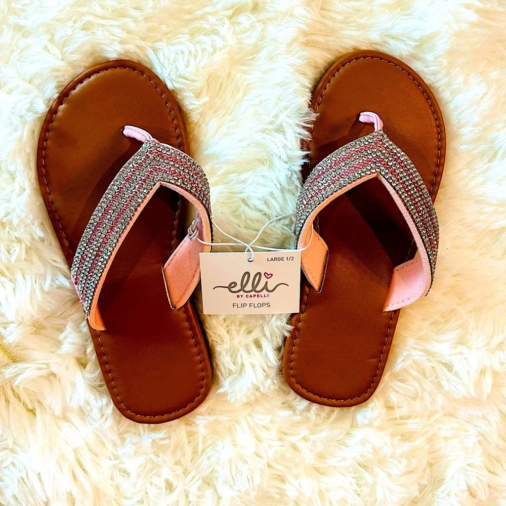 New Elli girl’s rhinestone flip flops. Size 1 - 2 (little girls) sandals pink